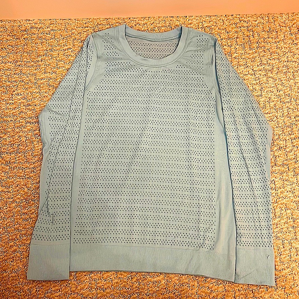 Blue long sleeve lulu lemon shirt